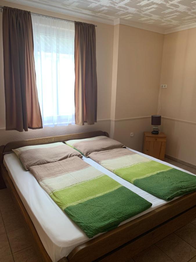 Fenyves Family Rooms And Bungalows Hajdúszoboszló Exterior foto